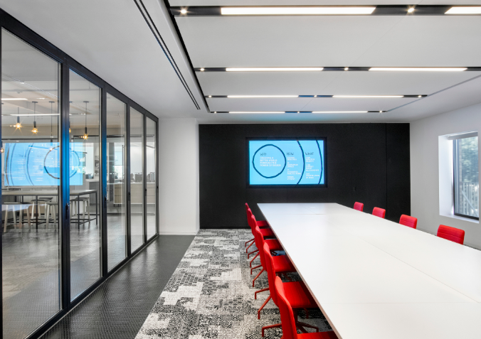 辦公室會議室裝修:紅色與白色的魅力與挑戰(zhàn) 辦公室會議室裝修:紅色與白色的魅力與挑戰(zhàn)