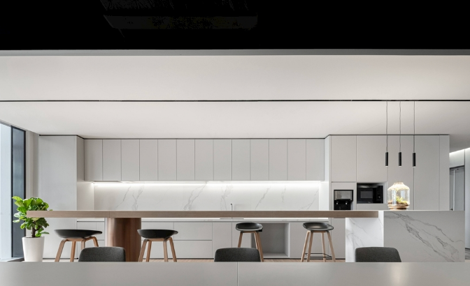 辦公室新裝修設(shè)計：如何選購平滑型紋理壁紙，打造高端商務(wù)空間