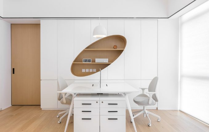 上海辦公室裝修設(shè)計(jì)：紅色工礦吊燈如何成為焦點(diǎn)？