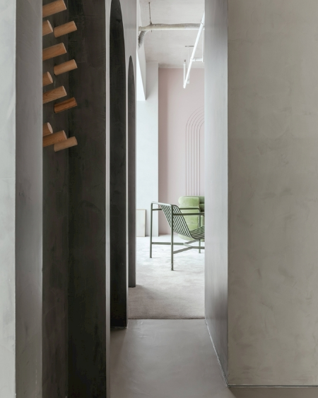 為何選擇優(yōu)質照明燈飾成上海辦公室裝修設計關鍵？